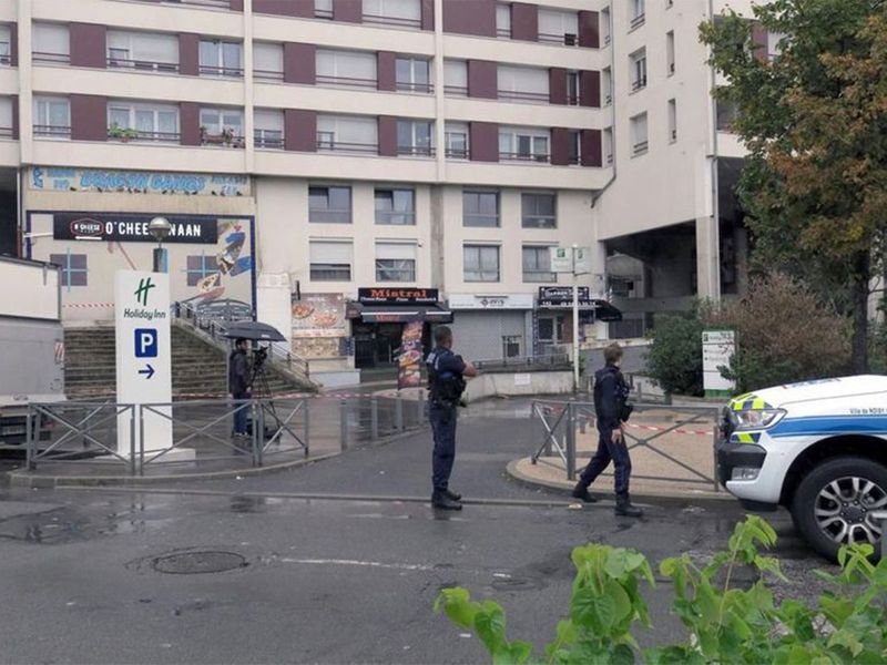 Waiter shot dead in Paris
