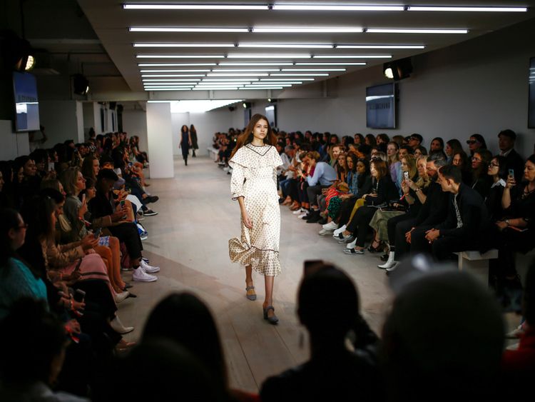Naomi Campbell takes spotlight at London Fashion Week | Fashion – Gulf News