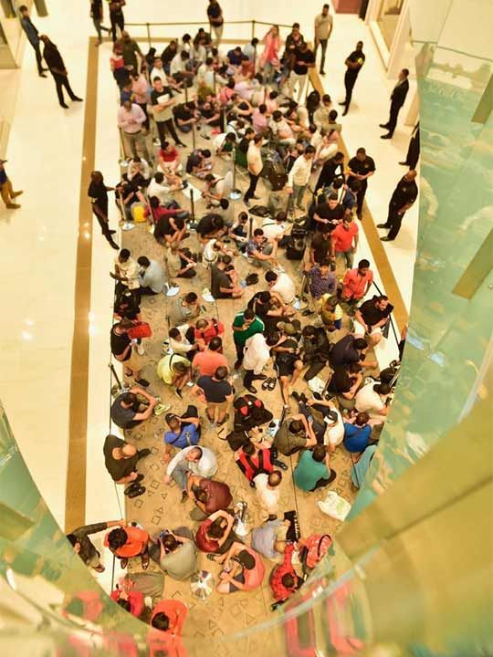 Porn Dubai Mall - Meet the first lucky buyers: iPhone 11 fan rush at Dubai ...