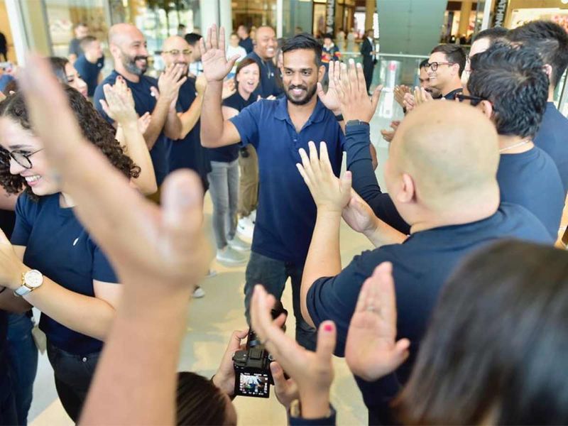 Porn Dubai Mall - Meet the first lucky buyers: iPhone 11 fan rush at Dubai ...