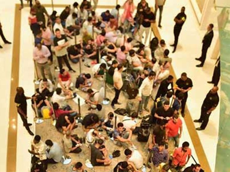 750px x 563px - Meet the first lucky buyers: iPhone 11 fan rush at Dubai ...