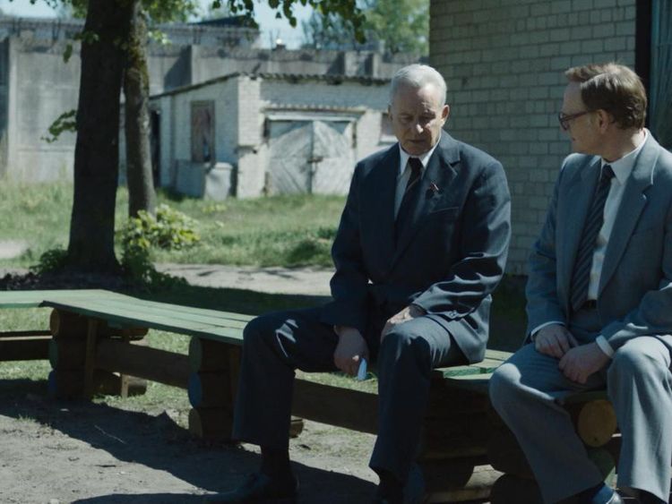 Stellan Skarsgård and Jared Harris in Chernobyl (2019)-1569331418867