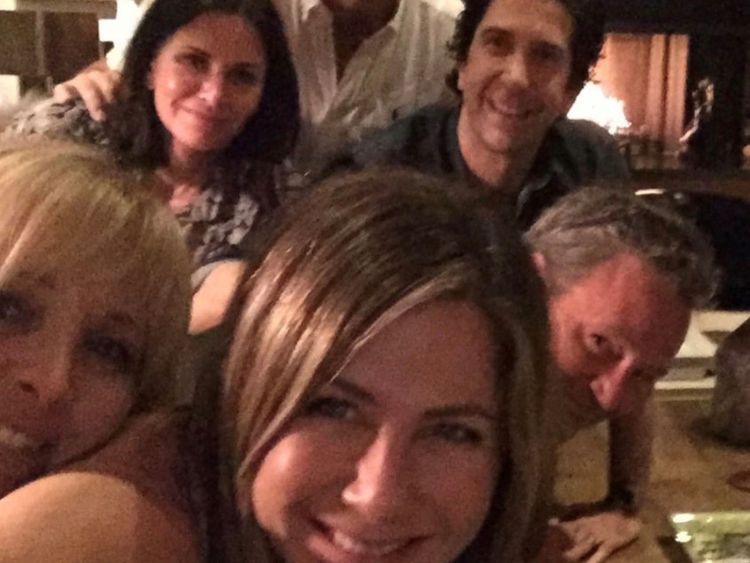 Look at this epic 'Friends' reunion selfie | Hollywood – Gulf News