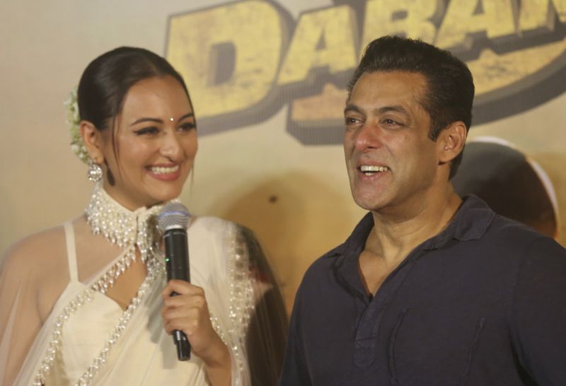Pictures Salman Khan Sonakshi Sinha And And Saiee Manjrekar At Dabangg 3 Trailer Launch Event