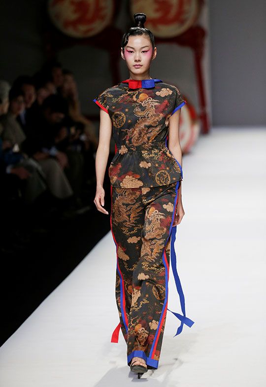 Pictures: Hao Weimin unveils latest 'David Sylvia' collection at China ...