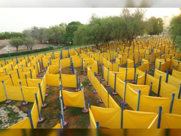 NAT 191105 Al Ain Zoo challenges visitors with world’s largest mobile maze-1572945877770