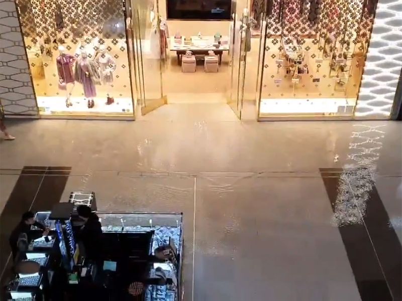 Dubai mall flood