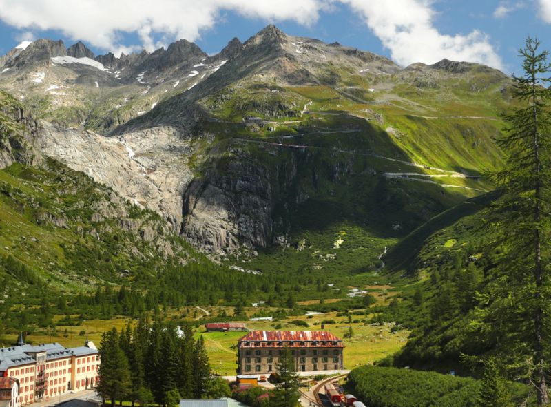 Рассмотрите фото швейцарских альп рис 179 отметьте три самые запоминающиеся черты ландшафта