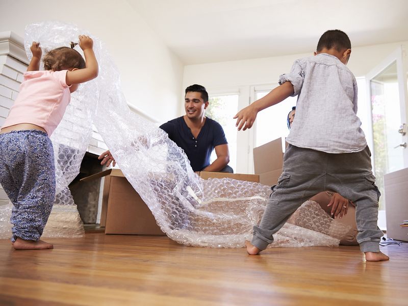 Relocating-How-to-find-the-best-mover-family08