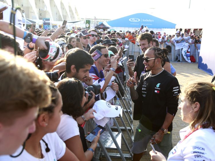 Lewis Hamilton meeting fans-1575096909646