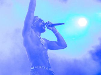 Platinum selling artist and recent Grammy – nominated Gucci Mane, revved up the crowds with his trademark hip hop sun – genre of trap style hits-1575096903993
