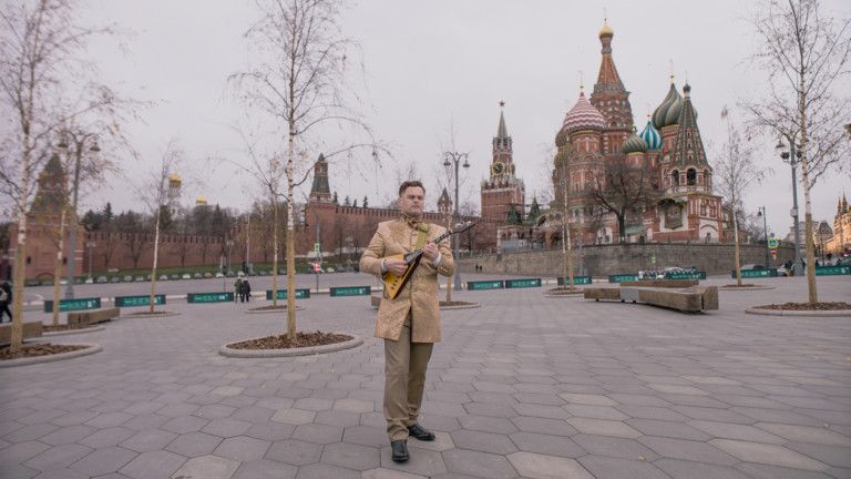 Expo 2020 - National Day Video 2019 - Balalaika player Denis Sergeevich in Moscow-1575184708791