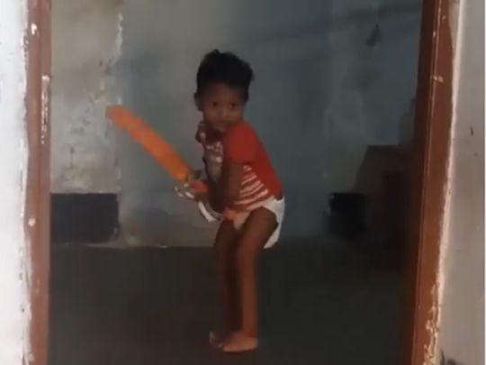 Toddler viral video cricket