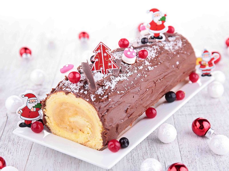 Easy Christmas Cake Recipe - ProperFoodie