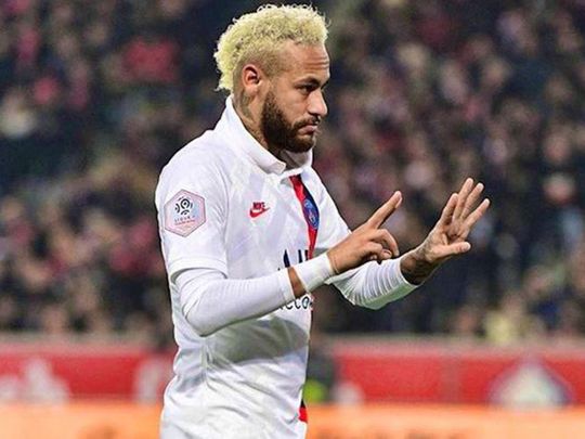 Neymar holds up '24' with his fingers in tribute to Kobe Bryant