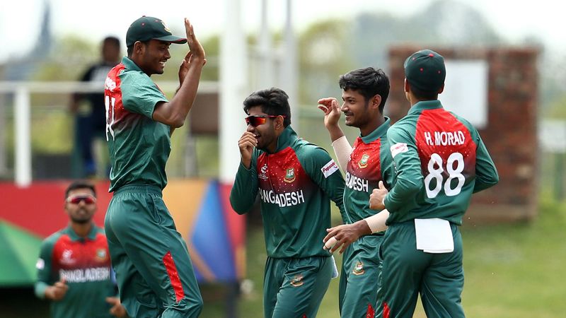 Bangladesh players celebrate the third wicket 