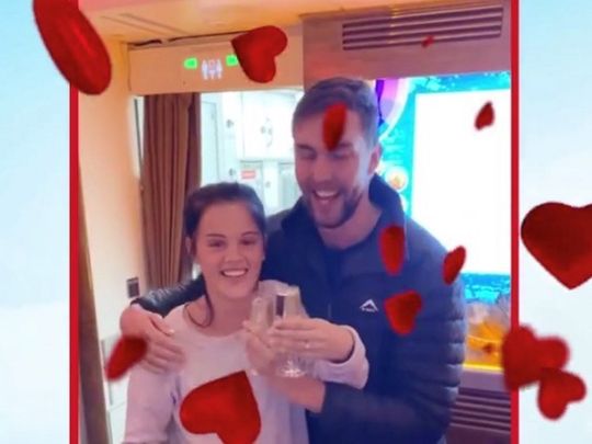 Couple get engaged on an Emirates A380