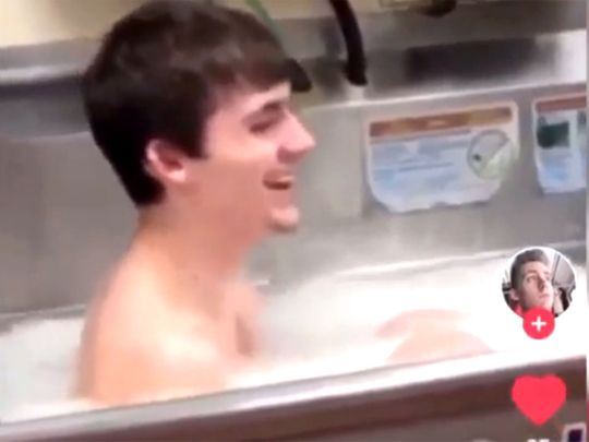 Video: Restaurant employee bathes in kitchen sink, sparks outrage