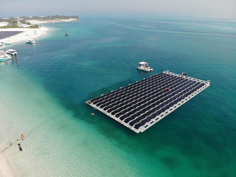 Floating Solar Power Plant by enerwhere 