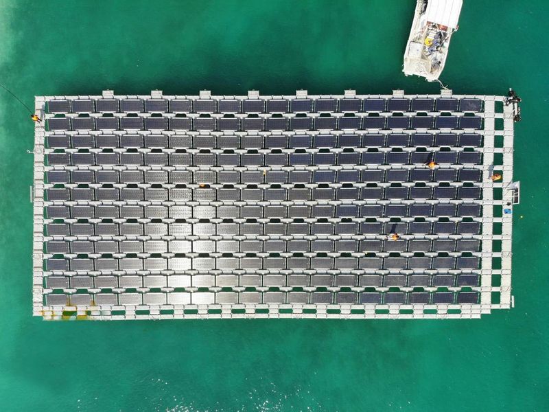 Floating solar power plant 