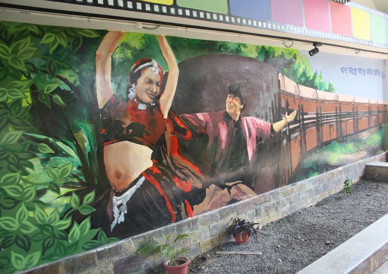 Shah Rukh Khan and Malaika Arora in Dil Se (Photo Credit - NILIMA PATHAK)-1582004180119