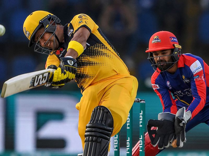 Peshawar's Kamran Akmal and skipper Darren Sammy put up a spirited fight in the final few overs, clawing the score back to  186-5 as they chased 201