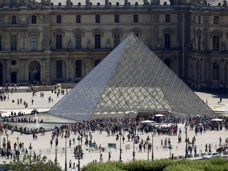 Paris Louvre Closes For Staff Meeting On Coronavirus World