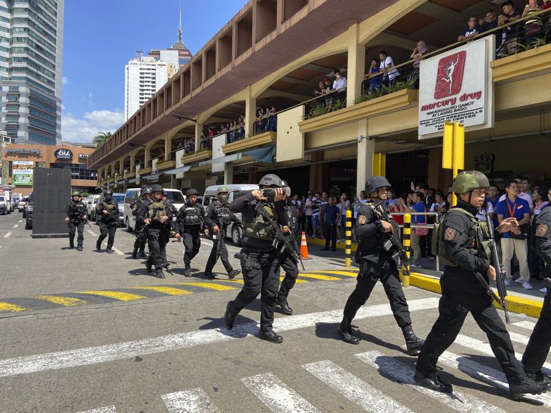 Copy of Philippines-Mall_Standoff_61636.jpg-a439a~1-1583132547768
