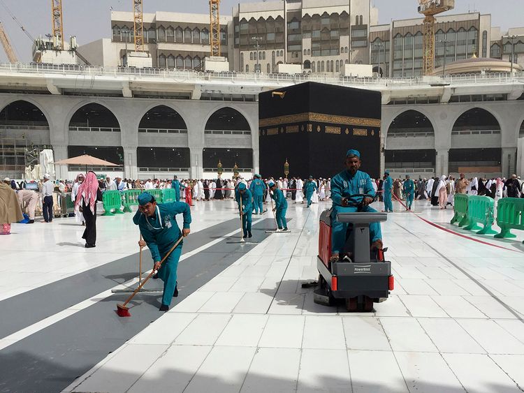 Saudi Arabia Reopens Mecca Madinah Holy Sites After Coronavirus