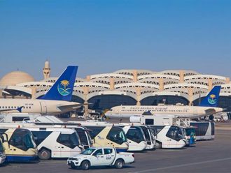 Saudi authorities target unlicensed airport transport