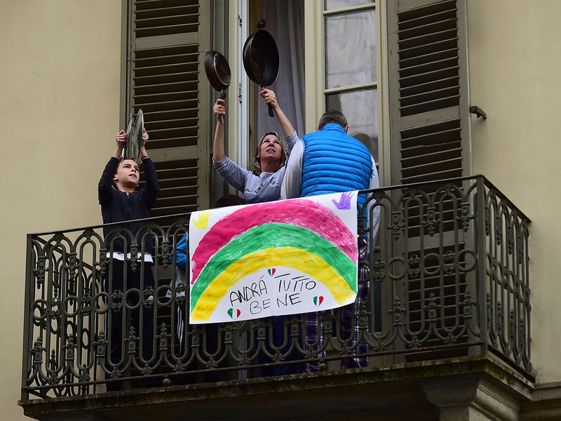 Italians sing out from balconies during coronavirus lockdown 