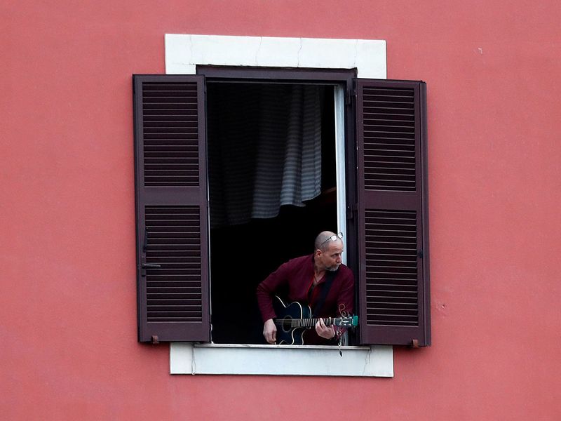 Italians sing out from balconies during coronavirus lockdown 