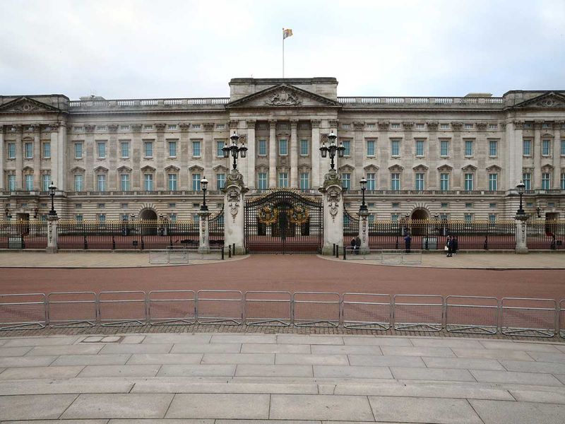 deserted Buckingham Palace in London