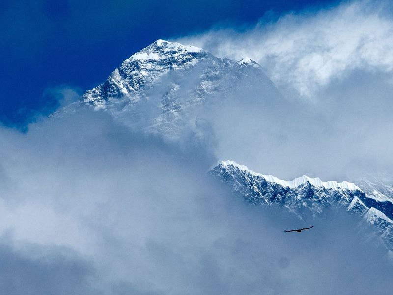 Coronavirus casts shadow over Everest