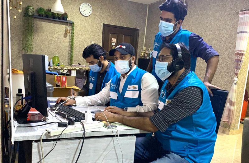 KMCC Dubai has started a 24x7 help desk and assigned around 150 volunteers for distribution of food and medical supplies and to support screening programmes and transportation of patients in Naif and surrounding areas of Al Ras. 