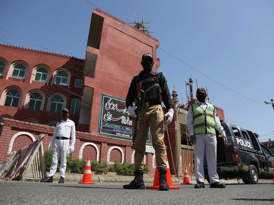 Pakistan mosque lockdown