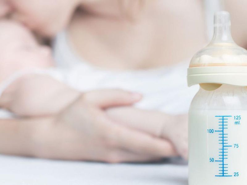 baby milk feeding