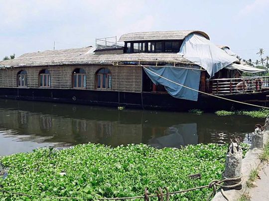 Alappuzha houseboat isolation bed
