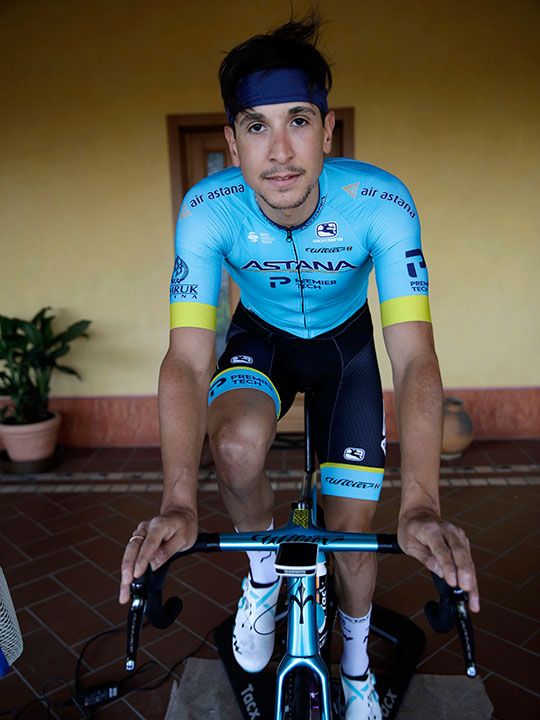 Pro cyclist in Italy uses his bike to deliver medicine | News-photos ...