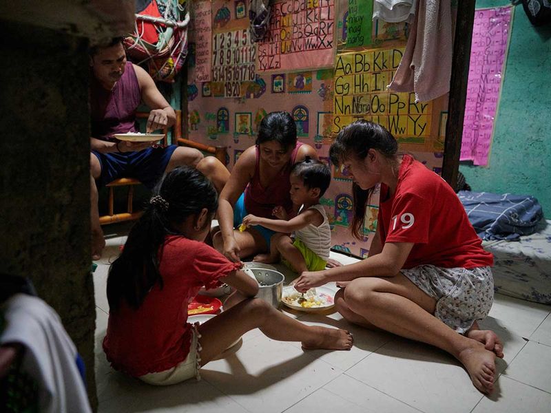 Luzon lockdown slum Philippines