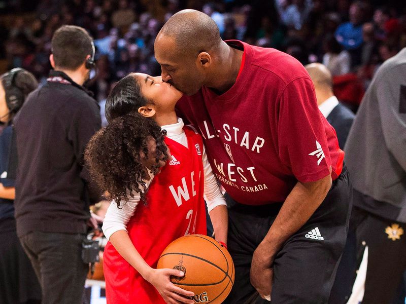 Kobe Bryant kisses his daughter Gianna