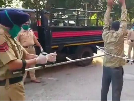 Indian police trap lockdown violators in a unique way