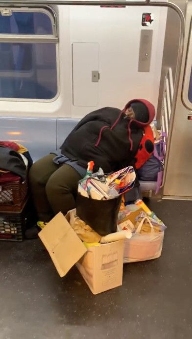 Photos New York S Homeless Flock To Empty Subway Trains News Photos Gulf News