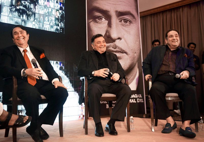 Rishi Kapoor with his brothers