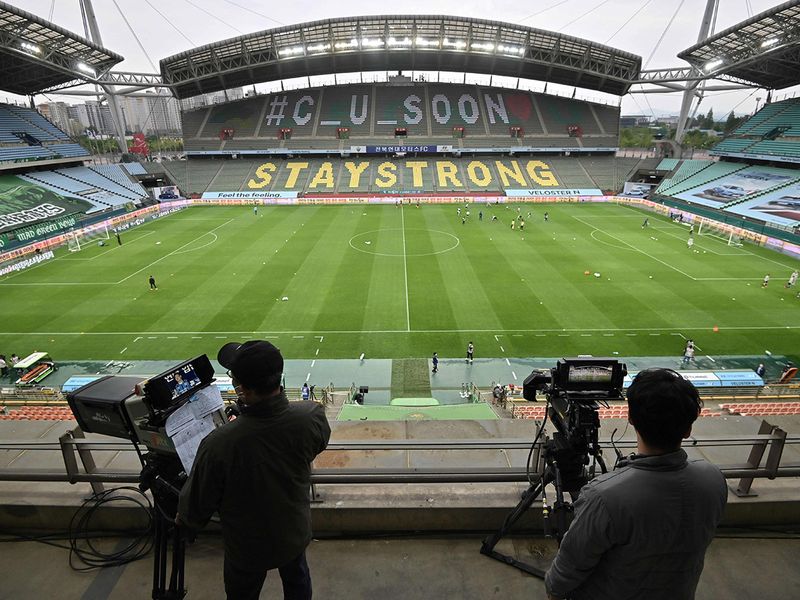 Jeonbuk Hyundai Motors FC v Suwon Samsung Bluewings - Jeonju World Cup Stadium, Jeonju, South Korea - May 8, 2020 