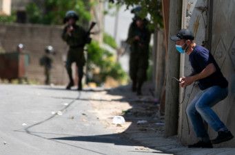 OPN Israeli soldiers attacking Palestinian-1589108018044