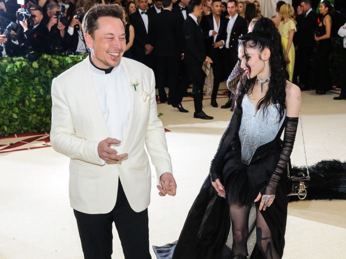 Musician Grimes Elon Musk S Girlfriend Gets Covid 19 Hollywood Gulf News
