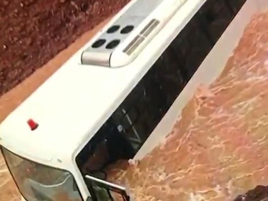 20 people rescued from a bus swept by floods in Hatta 