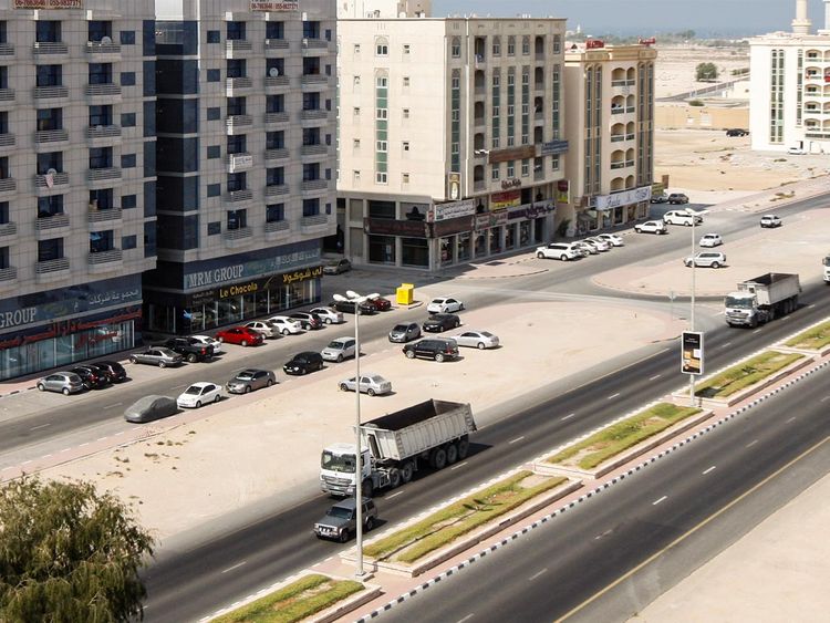 UAQ Police warn motorists against pulling up, parking on highways | Uae ...