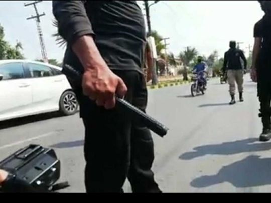 Pakistan policeman Faisalabad stun gun
